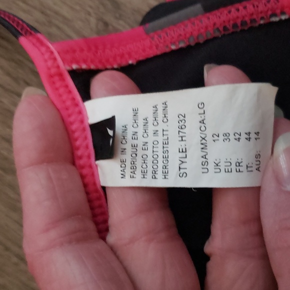 Bikini with 2 black bottoms - Picture 3 of 7